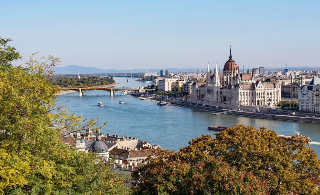 MS VIVA TWO: Gebaut für Flussreisen auf dem Rhein und der Donau. Genießen Sie die Fahrt auf dem schönen Schiff, malerische Dörfer und lebendige Städte.