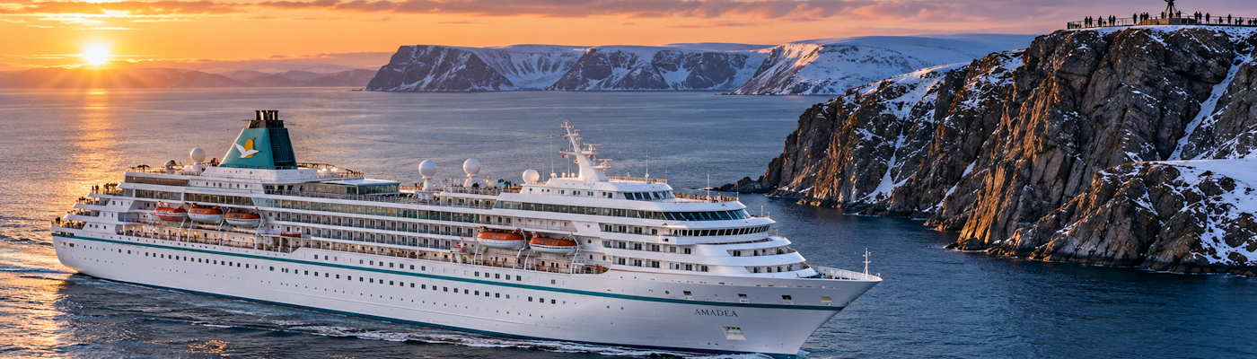 MS Amadea - Kreuzfahrtschiff am Nordkap Seereisen - MS Amadea